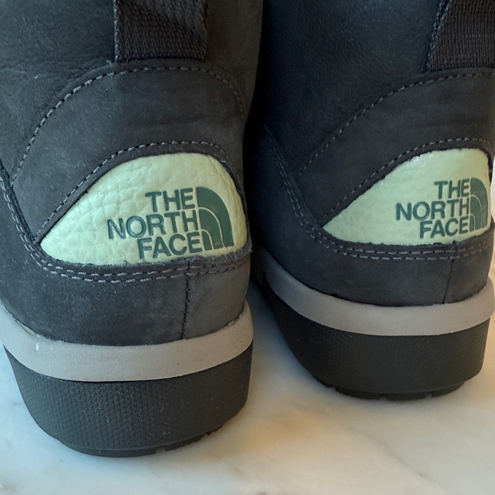 The North Face Sierra Mid Lace Up Winter Boots with Faux Fur Lining - Picture 3 of 6